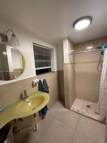 7025 Rue Granville, Miami Beach, FL 33141