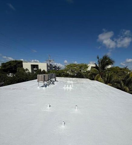 7025 Rue Granville, Miami Beach, FL 33141