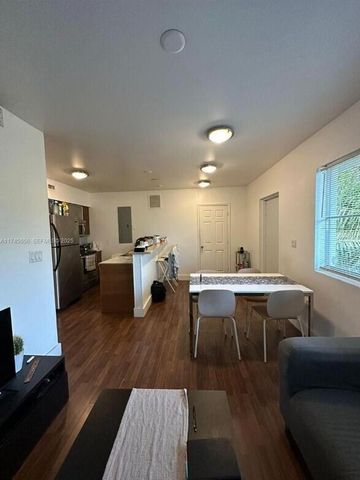 7025 Rue Granville, Miami Beach, FL 33141