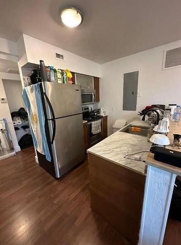 7025 Rue Granville, Miami Beach, FL 33141