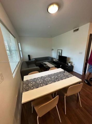 7025 Rue Granville, Miami Beach, FL 33141