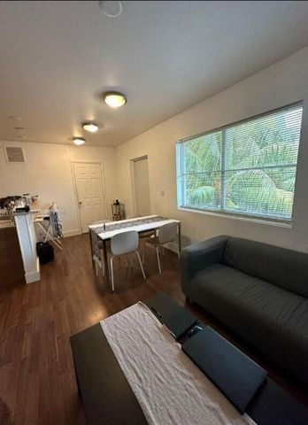 7025 Rue Granville, Miami Beach, FL 33141