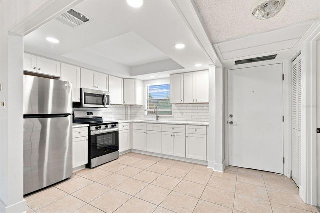 4650 COVE CIRCLE 104, St Petersburg, FL 33708
