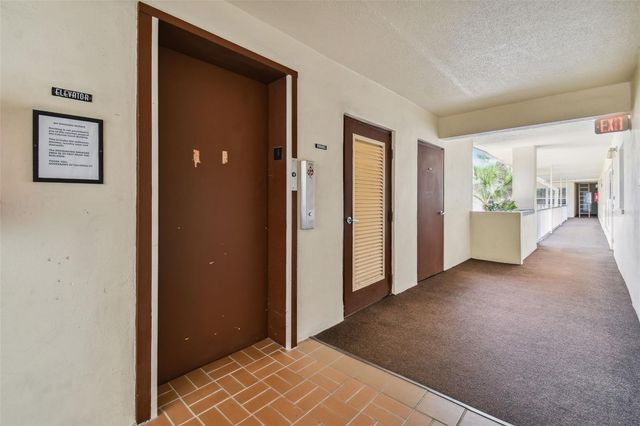 4650 COVE CIRCLE 104, St Petersburg, FL 33708