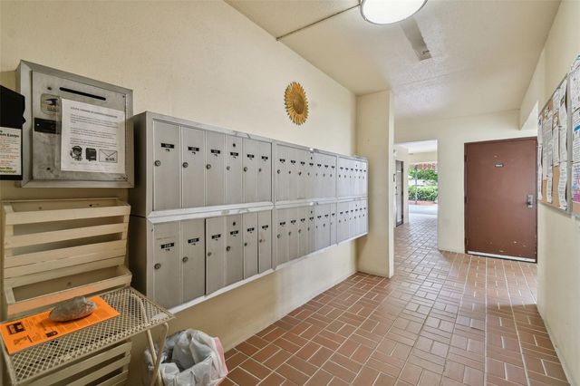 4650 COVE CIRCLE 104, St Petersburg, FL 33708