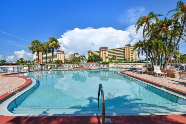 4650 COVE CIRCLE 104, St Petersburg, FL 33708