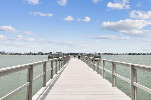 4650 COVE CIRCLE 104, St Petersburg, FL 33708