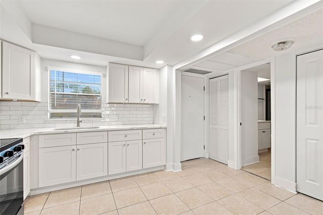 4650 COVE CIRCLE 104, St Petersburg, FL 33708
