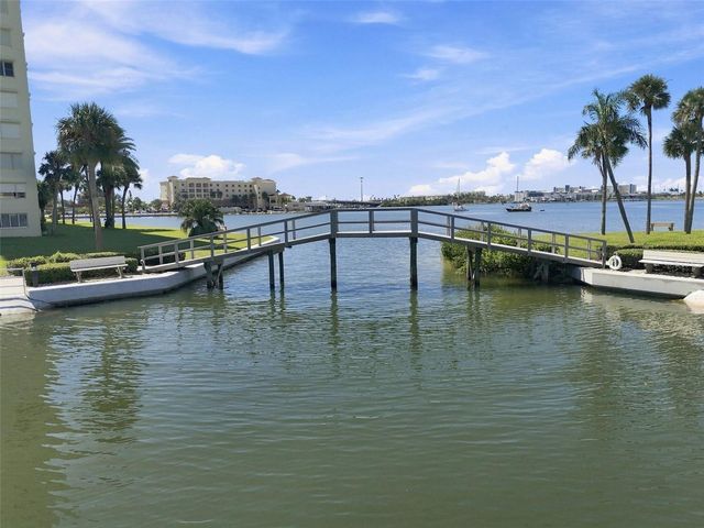 4650 COVE CIRCLE 104, St Petersburg, FL 33708