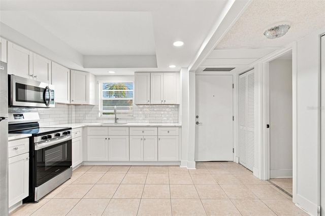 4650 COVE CIRCLE 104, St Petersburg, FL 33708