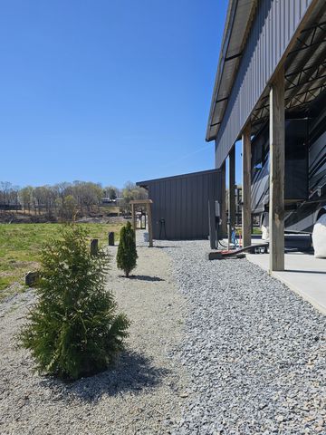 1803 Hardin Bottom River Rd, Clifton, TN 38425