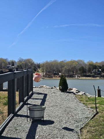 1803 Hardin Bottom River Rd, Clifton, TN 38425