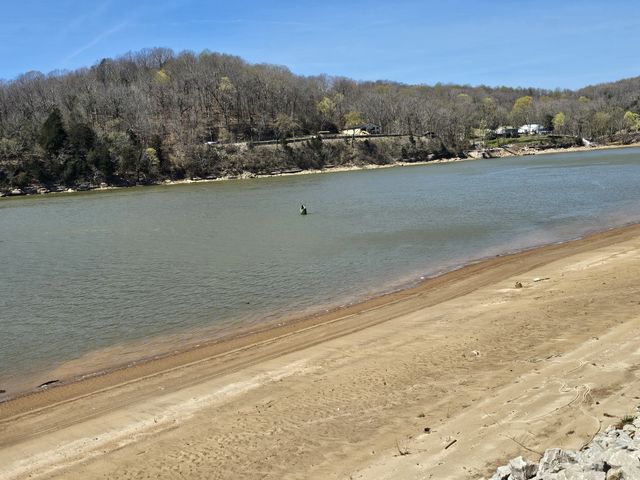 1803 Hardin Bottom River Rd, Clifton, TN 38425