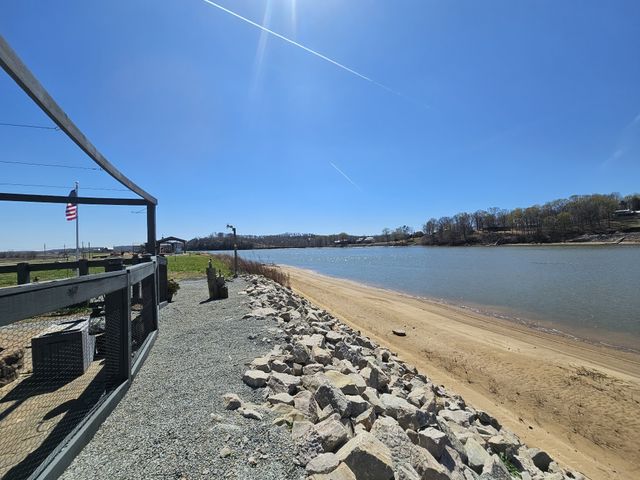 1803 Hardin Bottom River Rd, Clifton, TN 38425