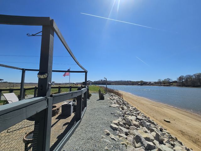 1803 Hardin Bottom River Rd, Clifton, TN 38425