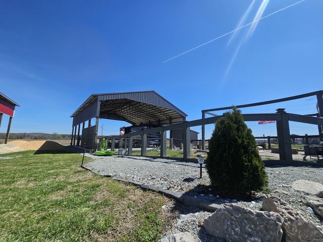 1803 Hardin Bottom River Rd, Clifton, TN 38425