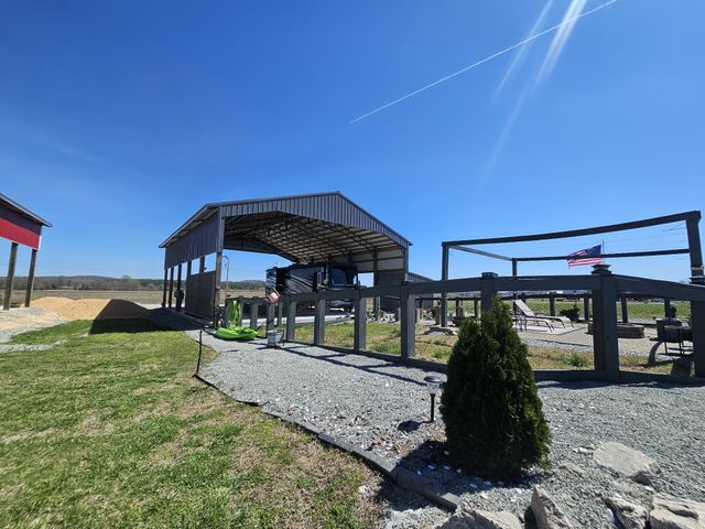 1803 Hardin Bottom River Rd, Clifton, TN 38425