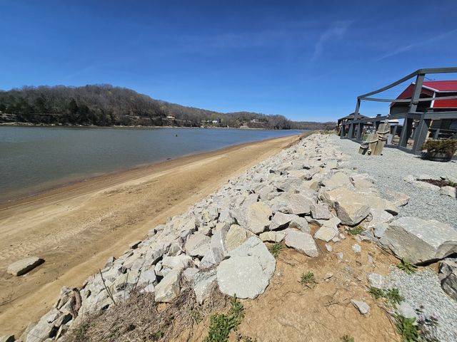 1803 Hardin Bottom River Rd, Clifton, TN 38425