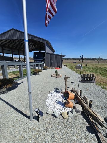 1803 Hardin Bottom River Rd, Clifton, TN 38425