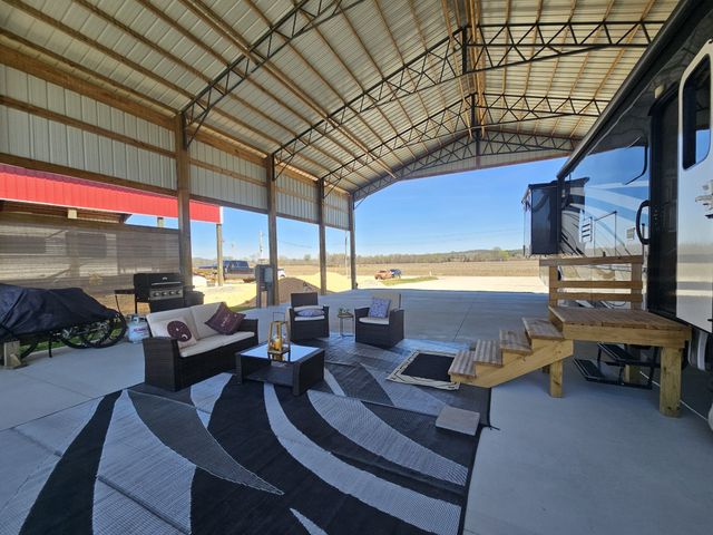 1803 Hardin Bottom River Rd, Clifton, TN 38425