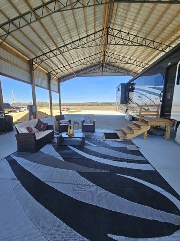 1803 Hardin Bottom River Rd, Clifton, TN 38425