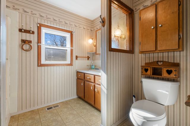 63749 E 202 Road, Wyandotte, OK 74370