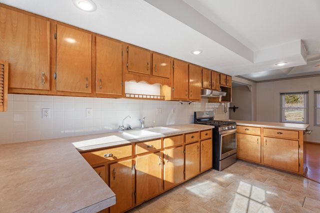 63749 E 202 Road, Wyandotte, OK 74370