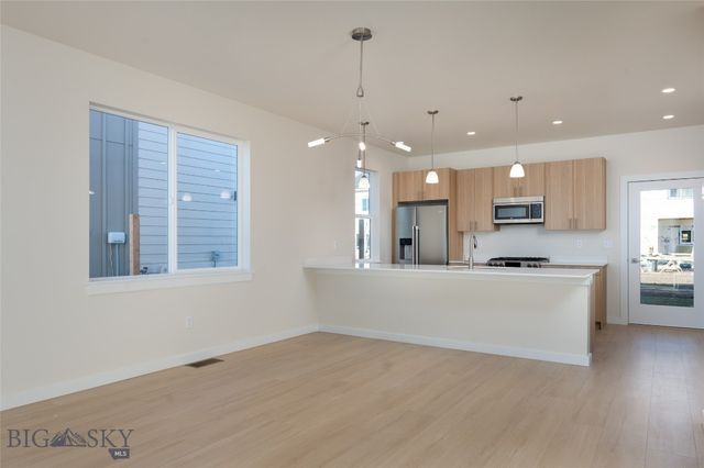 809 Spaniel Lane, Belgrade, MT 59714