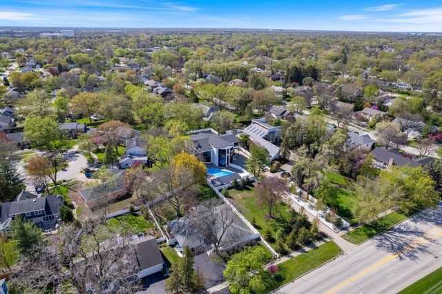 2110 Pfingsten Road, Northbrook, IL 60062