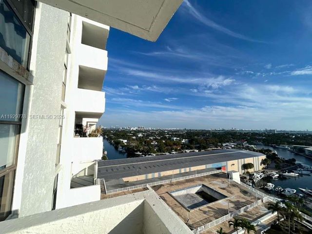 13499 Biscayne Blvd 1206, North Miami, FL 33181