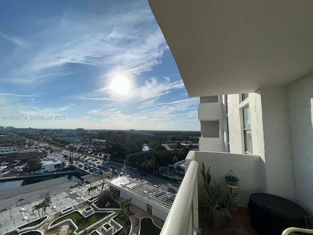 13499 Biscayne Blvd 1206, North Miami, FL 33181