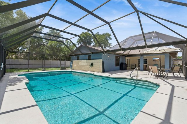 380 E LAKE STREET, Umatilla, FL 32784