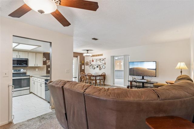 380 E LAKE STREET, Umatilla, FL 32784