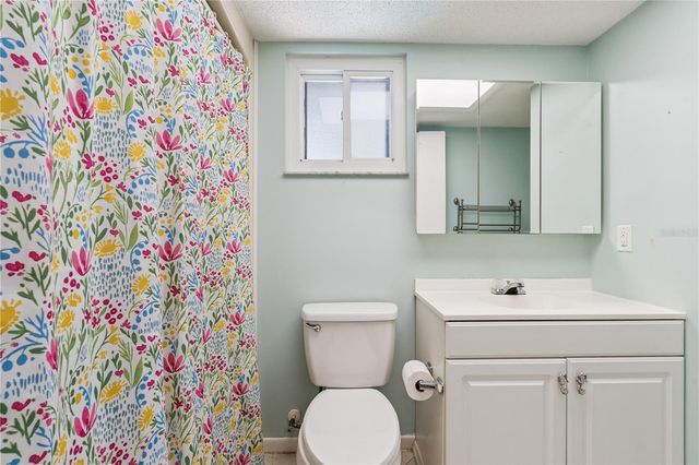 380 E LAKE STREET, Umatilla, FL 32784