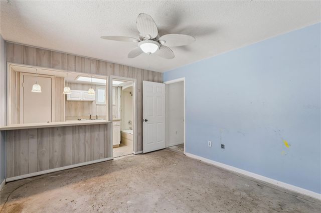 380 E LAKE STREET, Umatilla, FL 32784