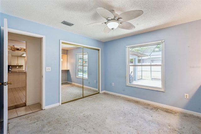 380 E LAKE STREET, Umatilla, FL 32784