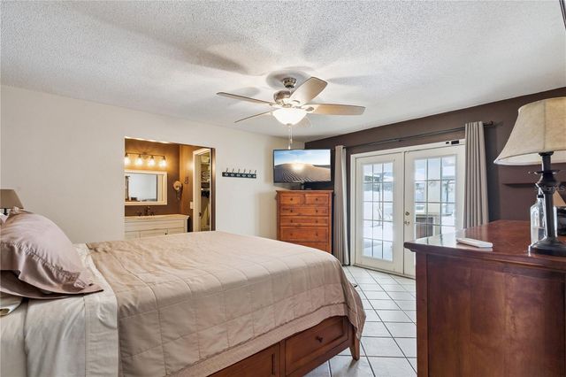 380 E LAKE STREET, Umatilla, FL 32784