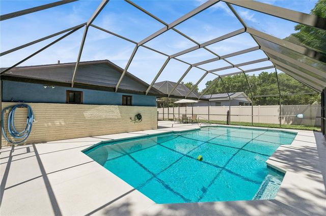 380 E LAKE STREET, Umatilla, FL 32784