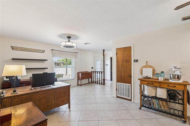 380 E LAKE STREET, Umatilla, FL 32784