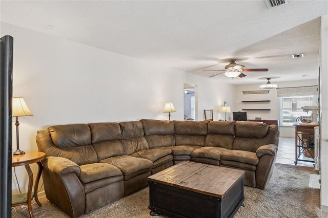 380 E LAKE STREET, Umatilla, FL 32784