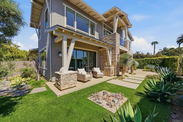 374 Fulvia Street, Encinitas, CA 92024