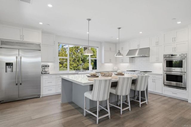 374 Fulvia Street, Encinitas, CA 92024