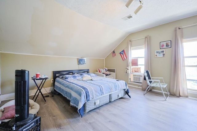 230 Pleasant, Worcester, MA 01609