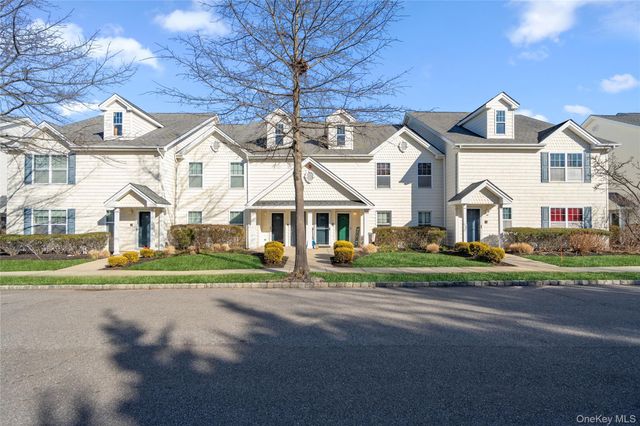 138 Brattle Circle, Melville, NY 11747