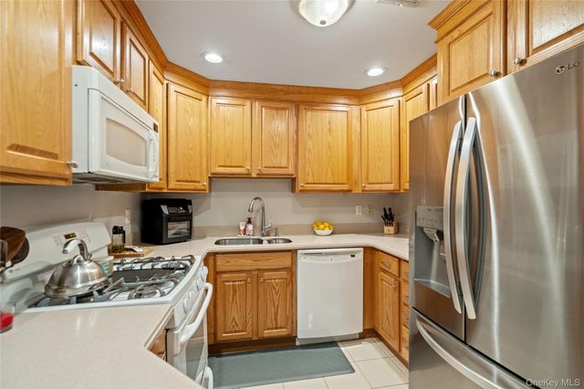 138 Brattle Circle, Melville, NY 11747