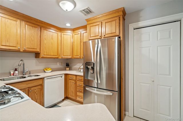 138 Brattle Circle, Melville, NY 11747