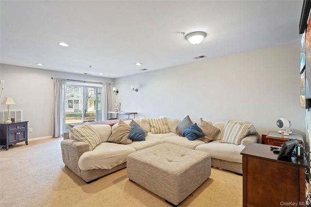 138 Brattle Circle, Melville, NY 11747