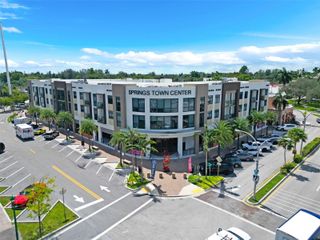 1 Curtiss Pkwy 326, Miami Springs, FL 33166