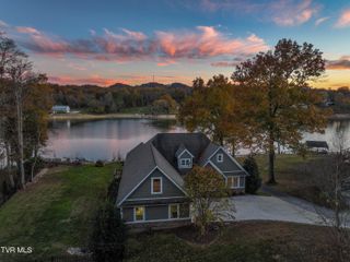 222 Charlie Avenue, Piney Flats, TN 37686