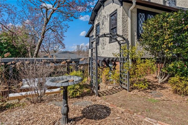 903 West End Boulevard, Winston-salem, NC 27101